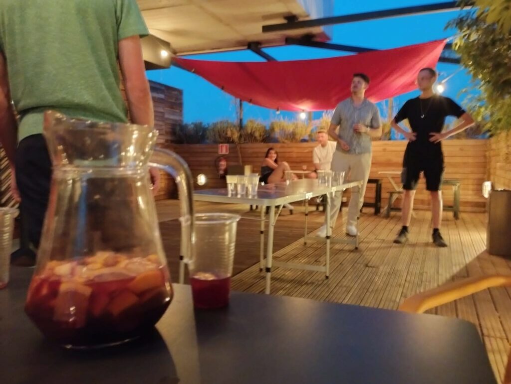 Bastardo Hostel Games Beer Pong Sangria Workshop H