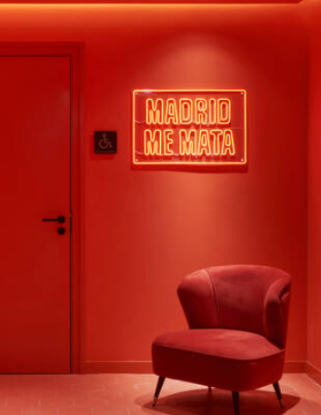 Rincones instagrameables aseos castellana madrid me mata Bastardo Hostel Madrid Barato Blog