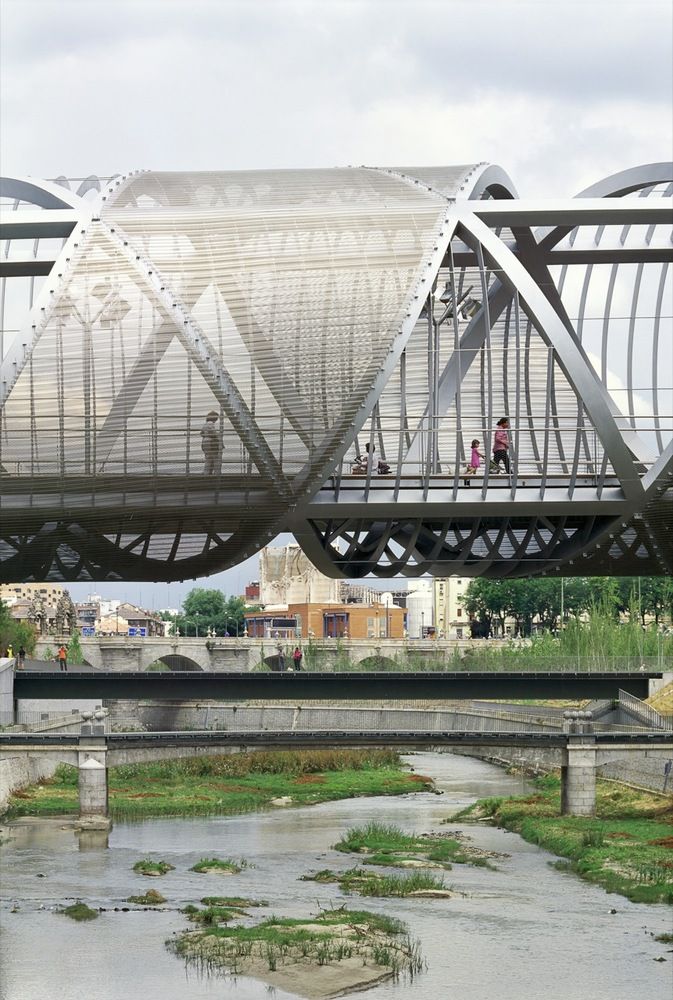 Rincones instagrameables Madrid Puente de la Arganzuela Bastardo Hostel Madrid Barato