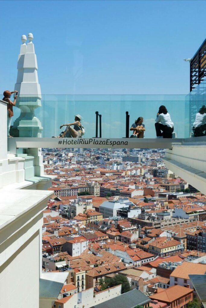 Rincones instagrameables Azotea 360 Hotel Riu Plaza España Bastardo Hostel Madrid Barato Blog