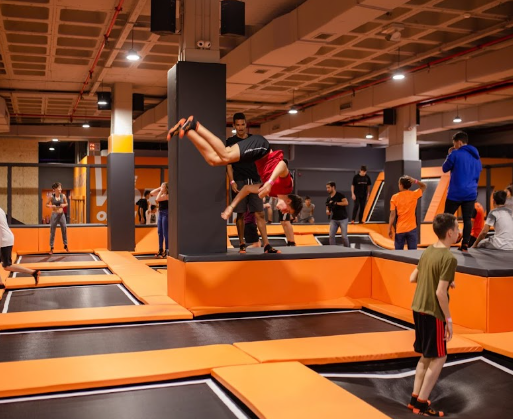 Trampolin Madrid actividad divertida Bastardo Hostel