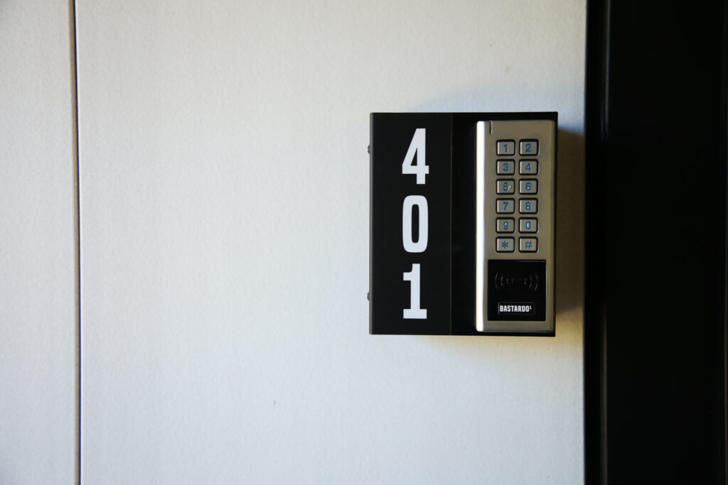 Acceso Pin Bastardo Hostel Madrid Barato
