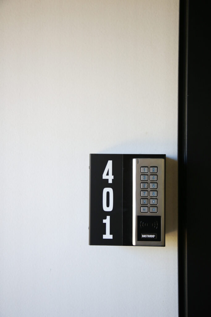 Acceso Pin Bastardo Hostel Madrid Barato
