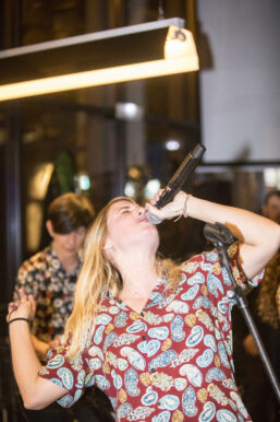karaoke bastardo hostel madrid