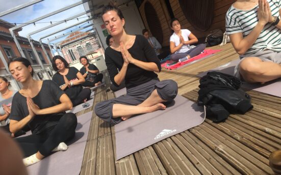 Yoga Mindfulness  Sunset azotea Bastardo Hostel