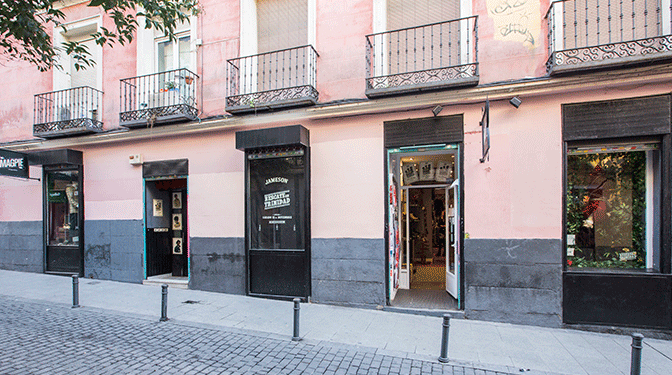 Magpie Vintage Fachada Bastardo Hostel Madrid Barato